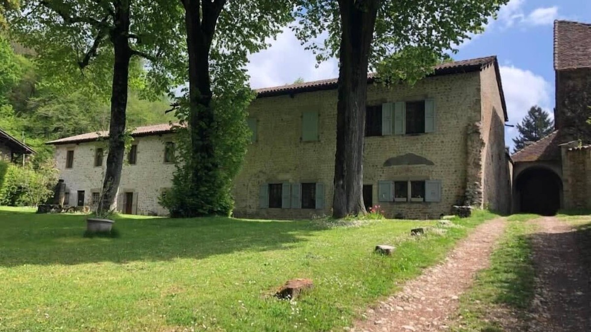 Le Pin House | LA CHARTREUSE DE LA SYLVE BÉNITE, family home