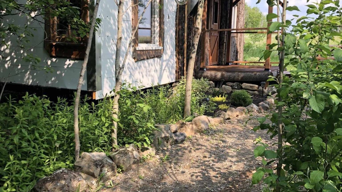 Saint-Onesime-d'Ixworth Cabin | La Cabane aux Chevaux Rustic chalet with view of the horses