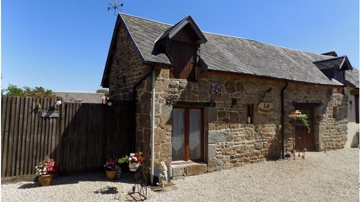 Segrie-Fontaine Cottage | La Cachette (The Hideaway) Stone Gite