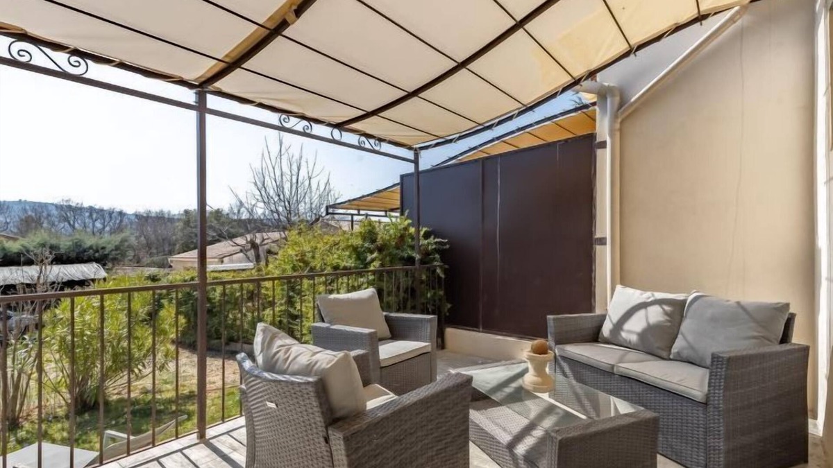 Rustrel House | La Campagne des Ocres by Interhome
