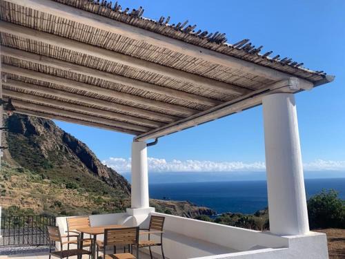 Lipari Villa | La casa blu superior