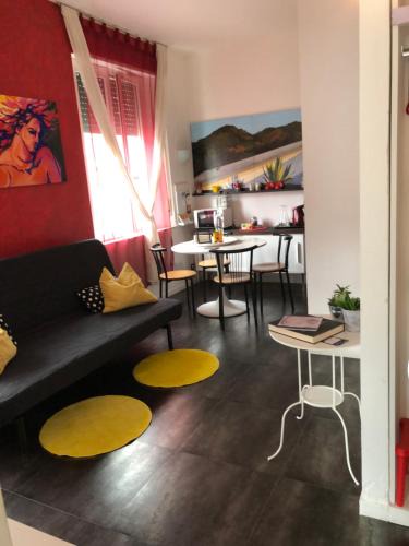 Pisa Apartment | La Casa Colorata