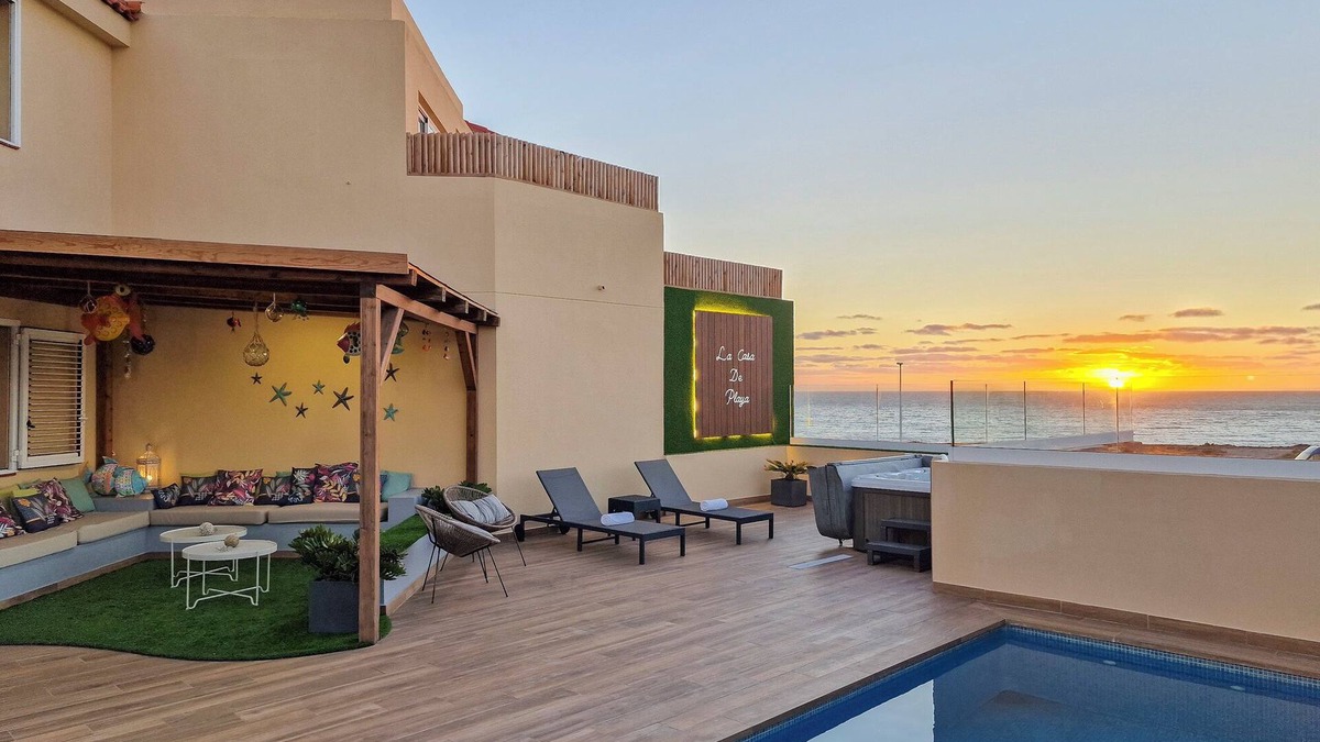 Arenas del Mar House | La Casa de Playa - swimming pool and jacuzzi 50m from the sea