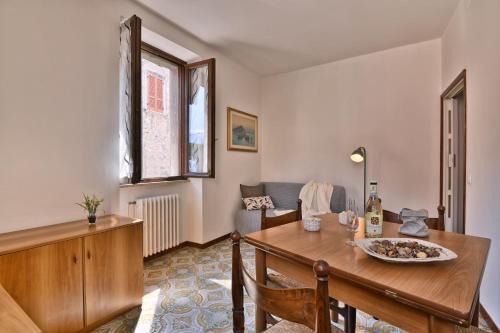 Bogliaco Apartment | La Casa del Vento - Appartamento Lago - Theater Home