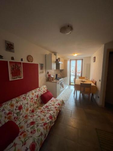 Cortenova Apartment | LA CASA DI PUCCI nel borgo affrescato di PARLASCO