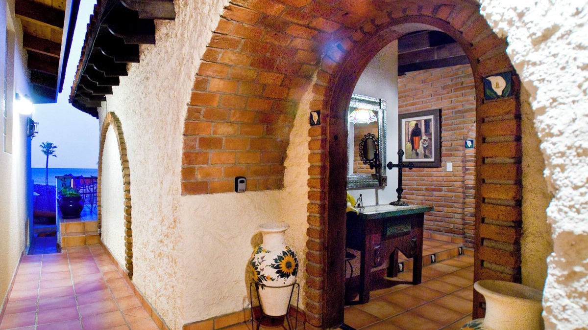 Las Gaviotas House | La Casa Flores - Las Gaviotas Mexican style casa.