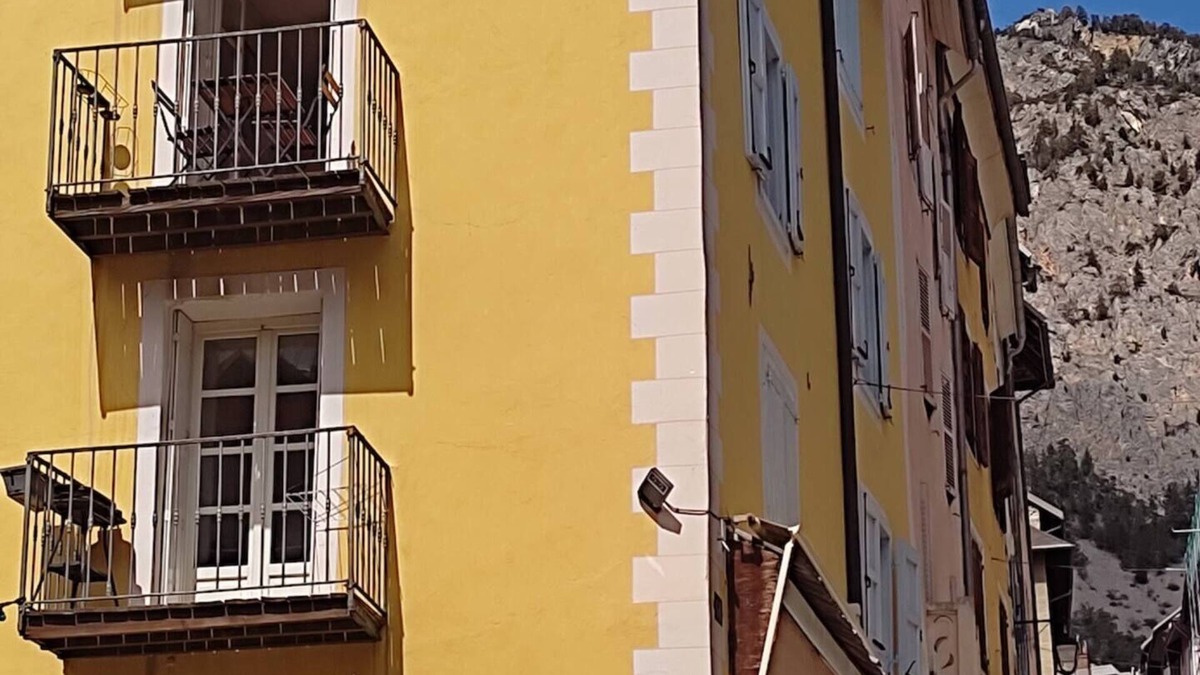 Briancon Apartment | La Casa Gialla: Cosy apartment in the heart of Briançon's historic center