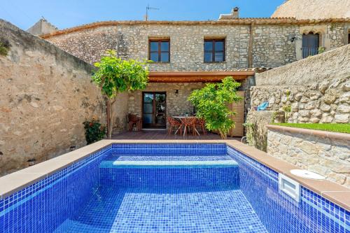 Castellet i la Gornal House | La Casa Gran Clariana