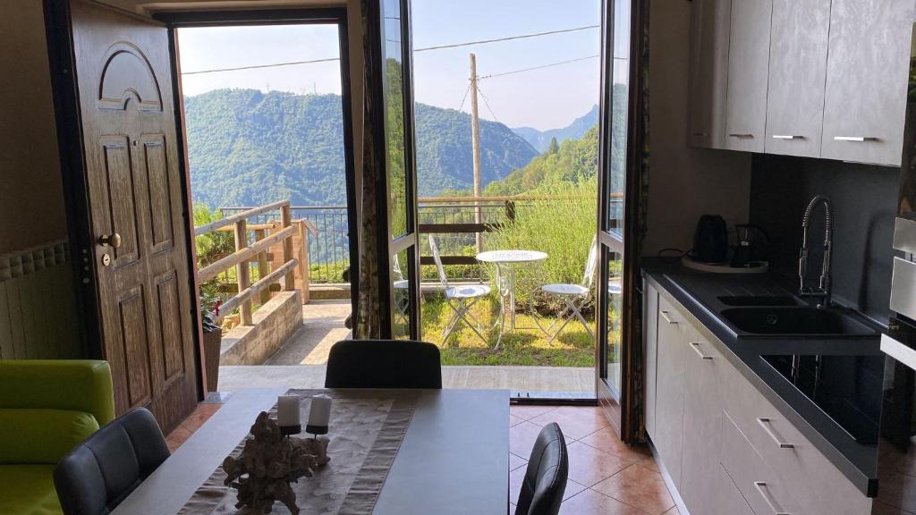 Dossena Apartment | La casa panoramica
