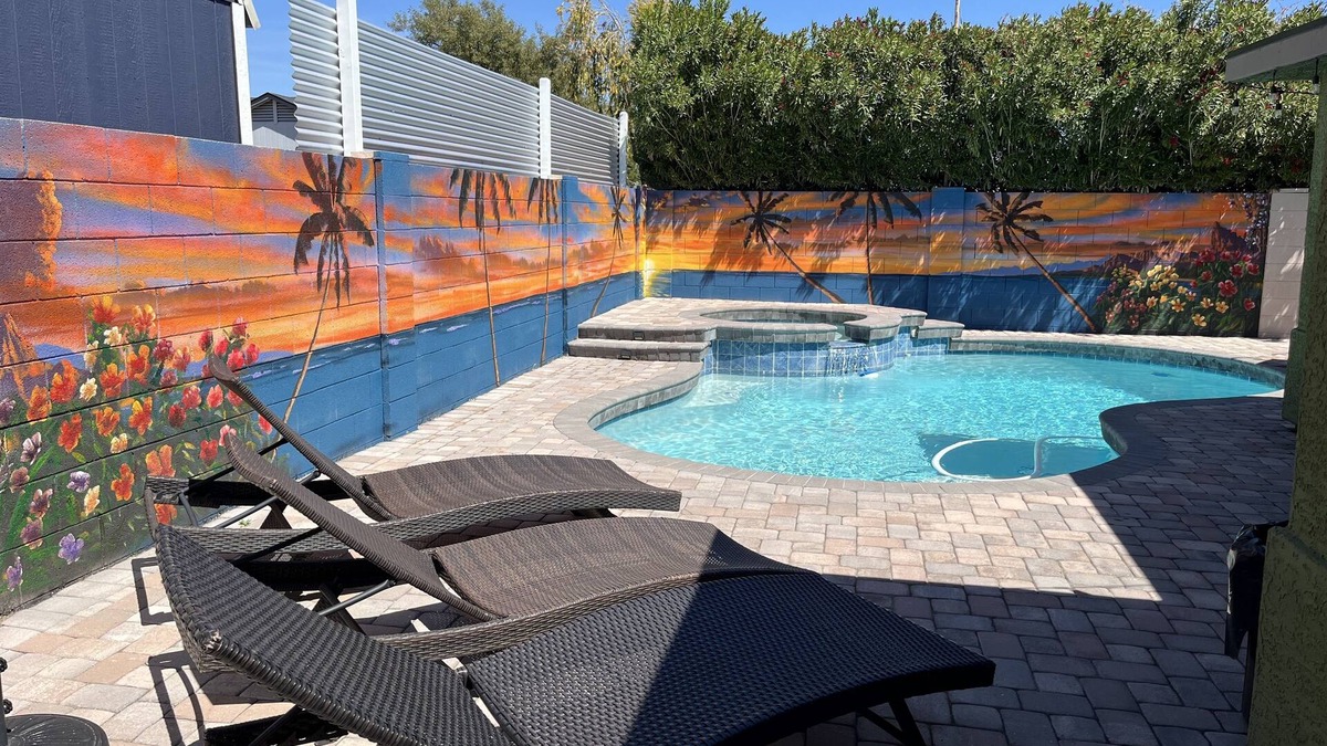 Glendale House | La Casa Verde, Pool, Cardinal Stadium, casino, Desert Diamond Arena and more.