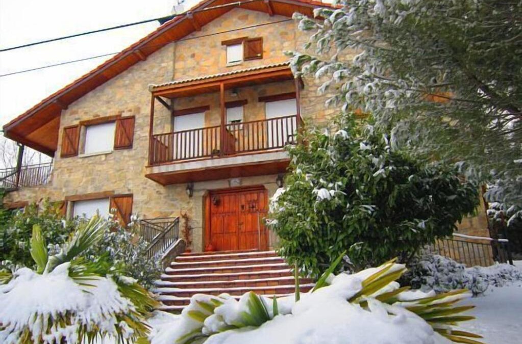 Hoyos del Collado House | La Casona de Collado