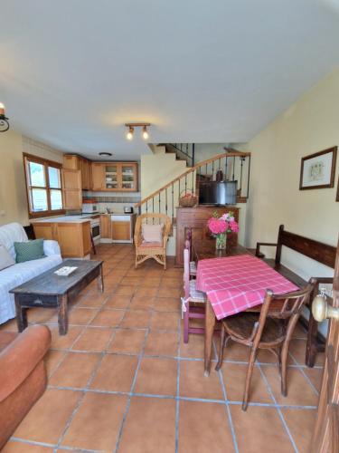 Cabrales House | La Casona de Pascueru de POO DE CABRALES