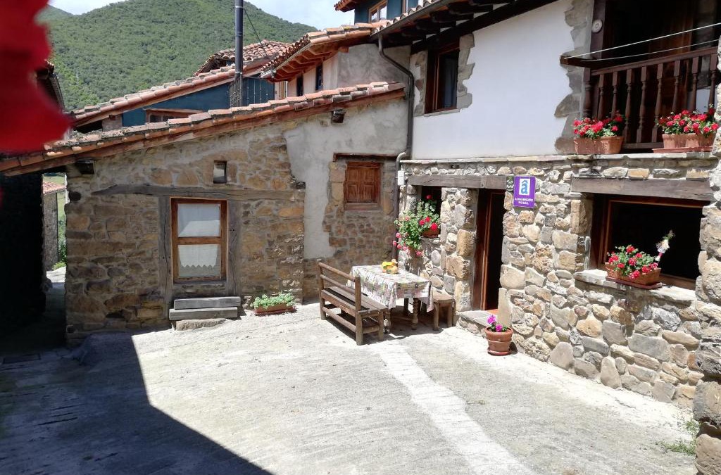 Ojedo House | LA CASUCA Y LA CABAÑA