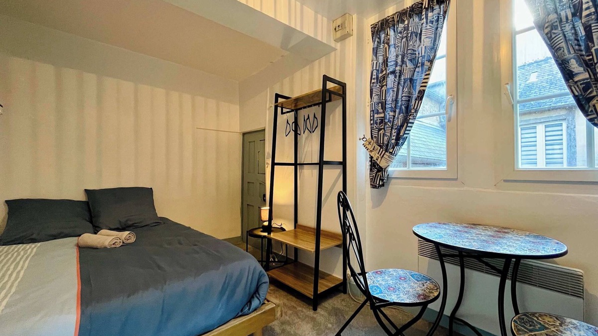 Carentan Apartment | La Chambre du Chateau - Center of Carentan