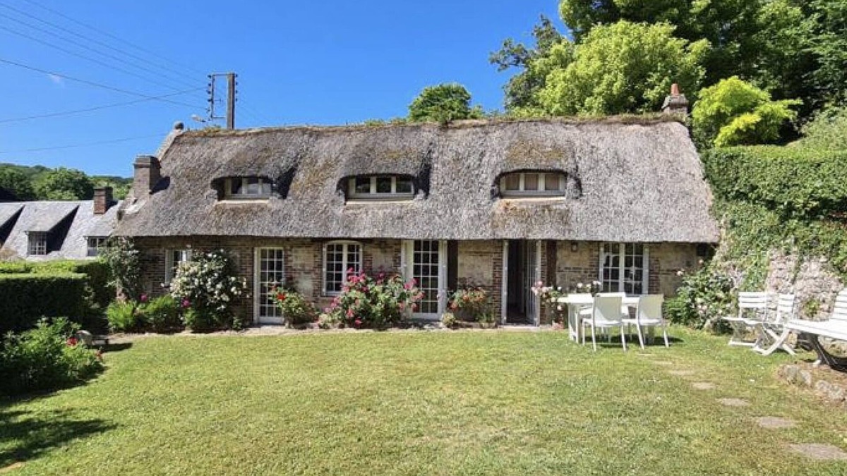 Saint-Valery-en-Caux Cottage | "La Chaumière de Nanou", with large garden and close to the sea.