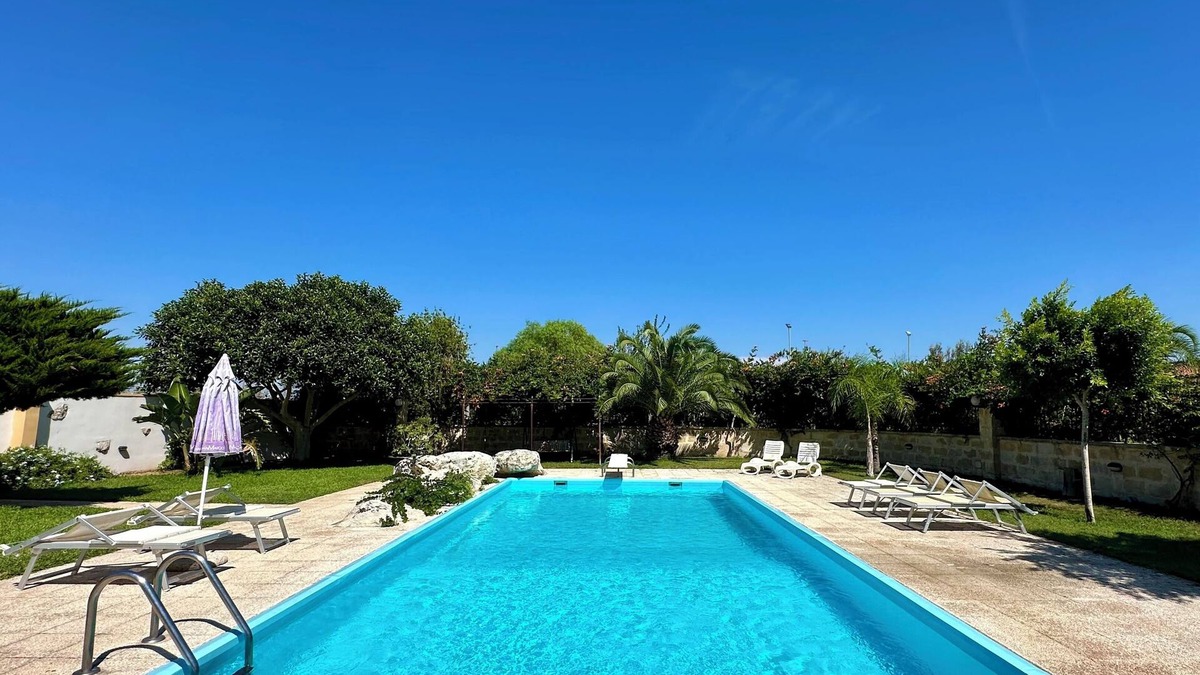 Galugnano Villa | La Chiesura, three apartments in villa with private pool