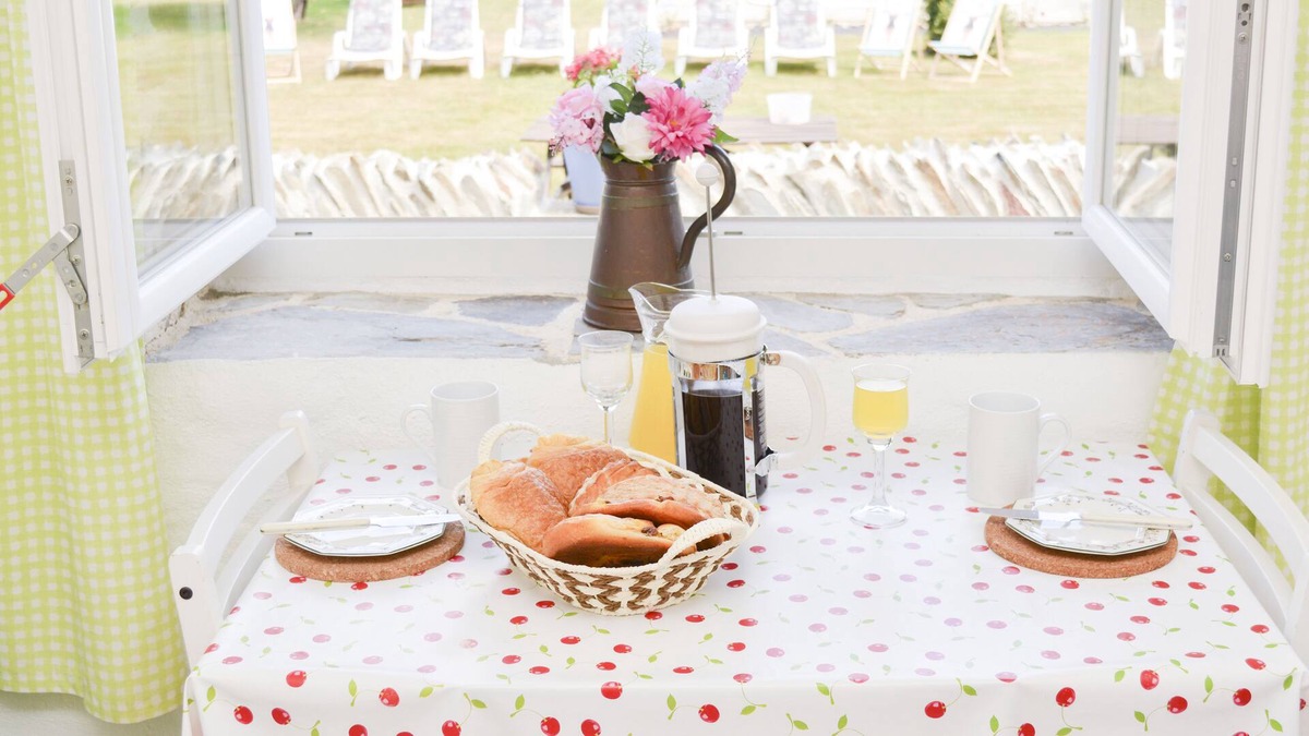 Saint-Julien-du-Terroux Cottage | La Chouette 1 bedroom gite (1 of 3) with pool near Bagnoles