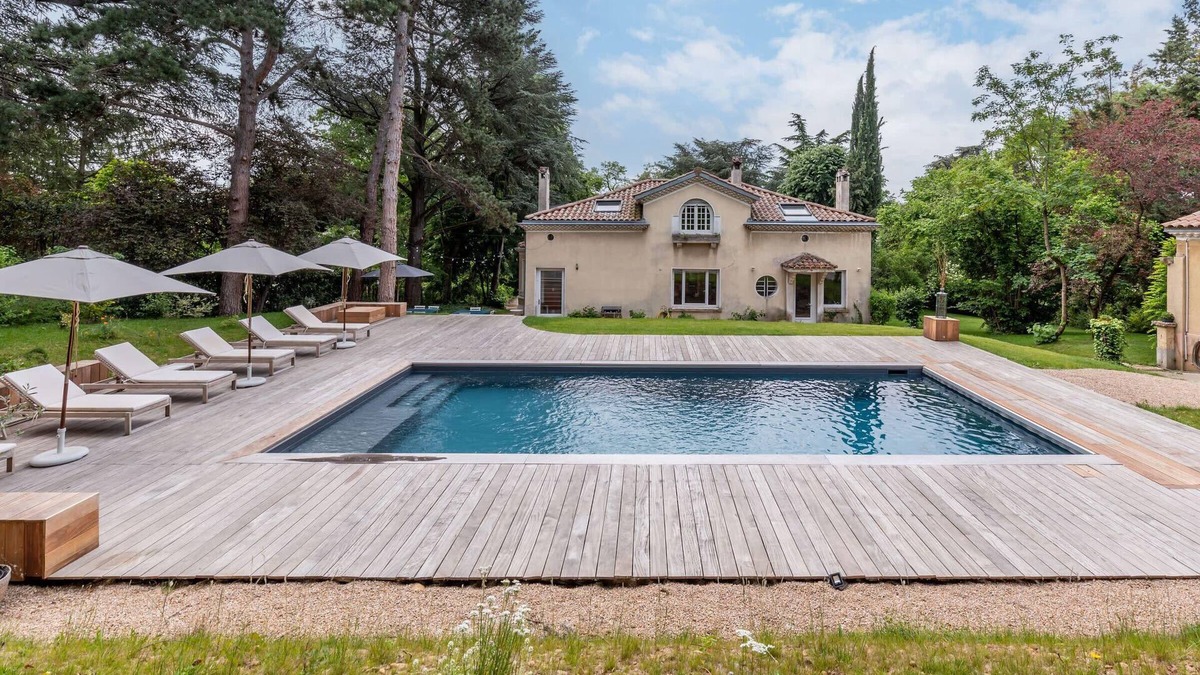 Champagne-au-Mont-d'Or Villa | La clarté - wonderful refurbish home with garden and pool