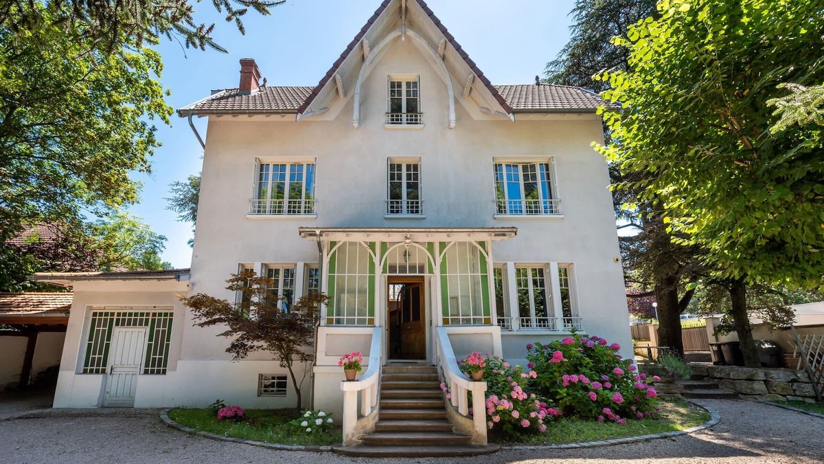 Tassin-la-Demi-Lune Villa | La Cloche - Family house with pool ang garden