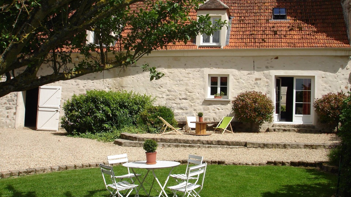 Ocquerre Cottage | LA CLOSERIE DE L'OURCQ Spacious cottage with enclosed garden.