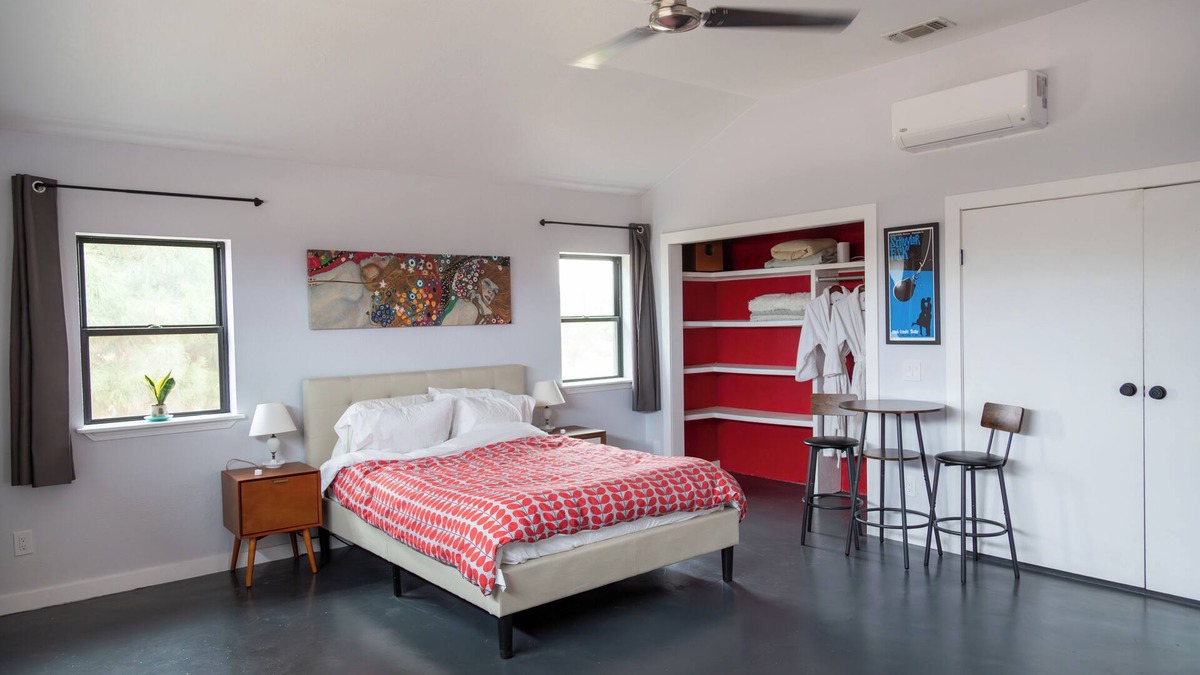Alpine Apartment | La Cochera Private Apartment - No Cleaning Fee