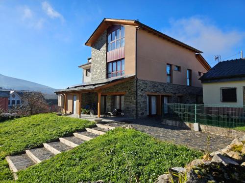 Paramo del Sil House | La Cochorla