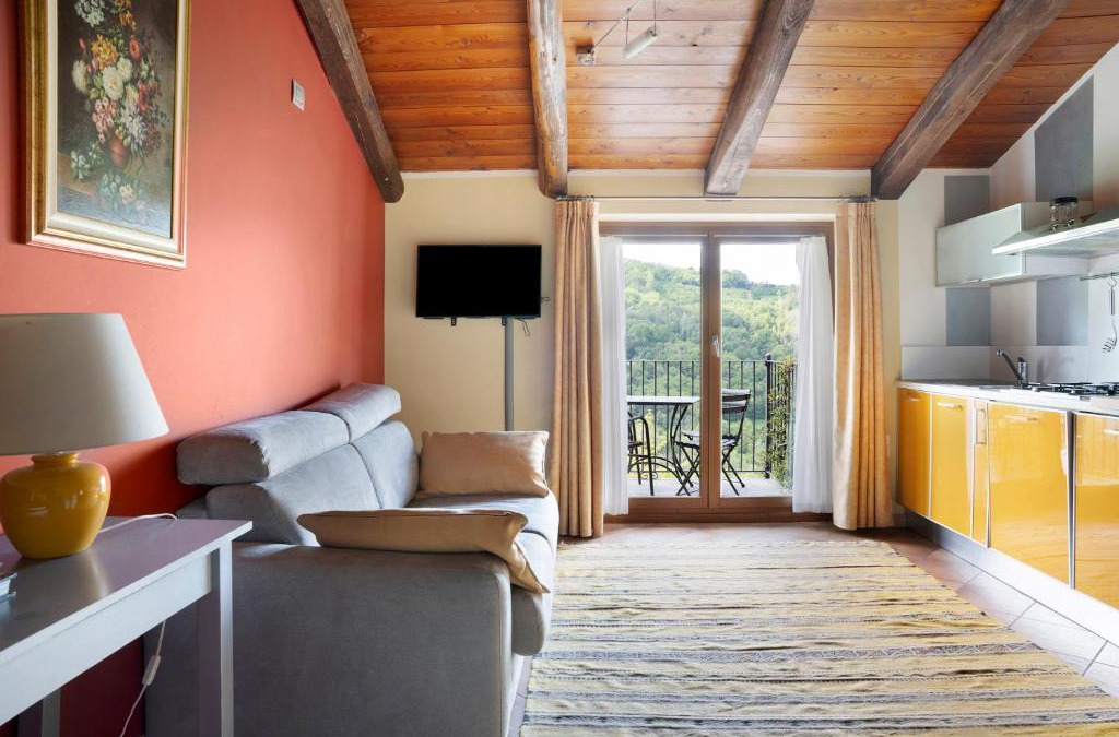Cerretto Langhe Apartment | La Corte di Langa Alloggio Topazio