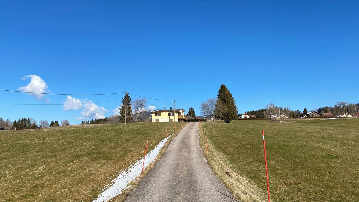 La Cure Apartment | La Cure RDC in quiet house T2 48m2 in the middle of fields 3 km Rousses