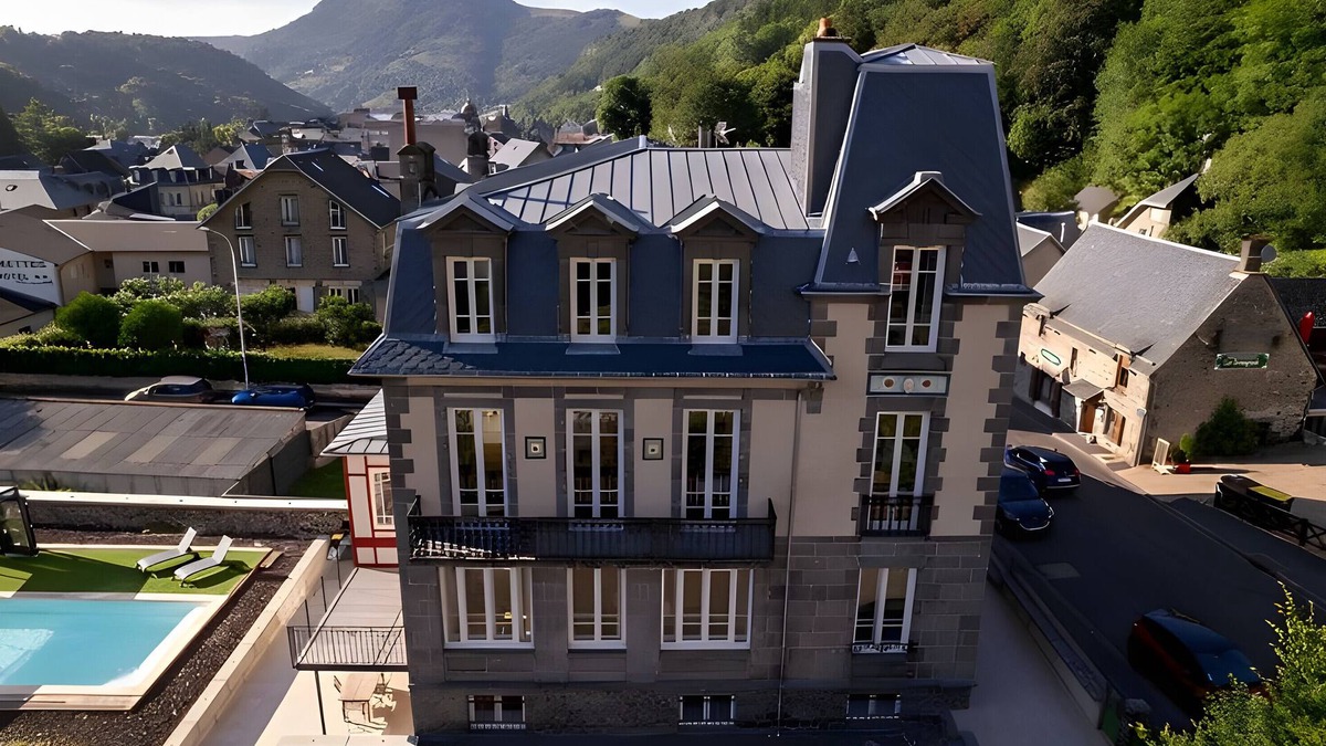 Mont-Dore House | La Demeure Du Tabellion with Mountain View, Balcony and Wi-Fi
