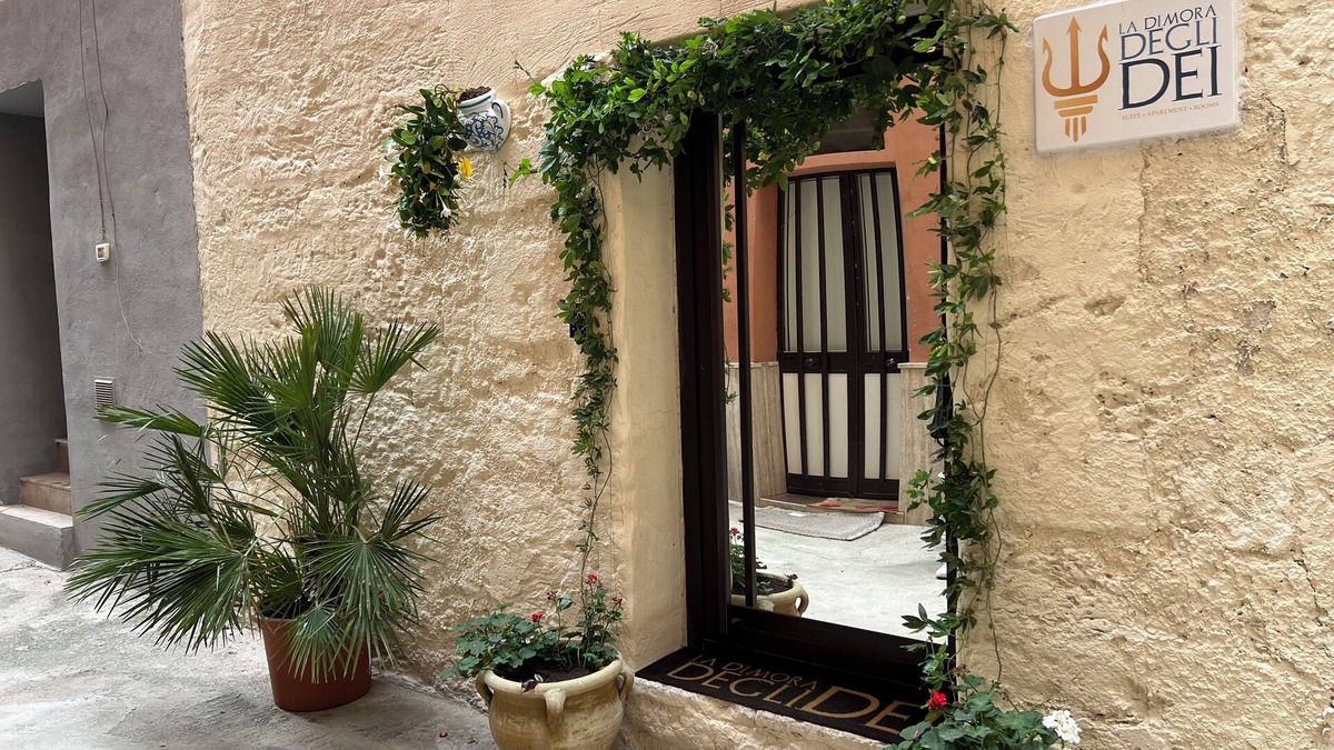 Isola del Borgo Antico Bed & Breakfast | La Dimora Degli Dei