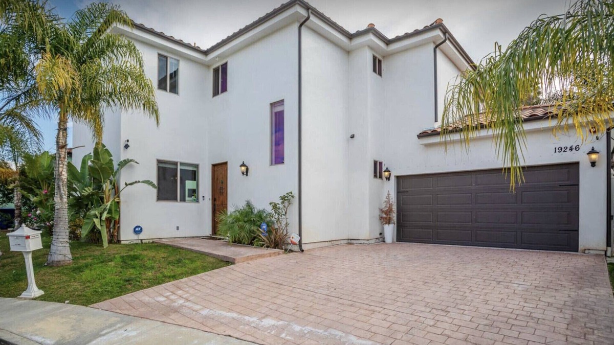 Tarzana House | LA Dream Gem! Beautiful home with Spa and EV charger for Tesla