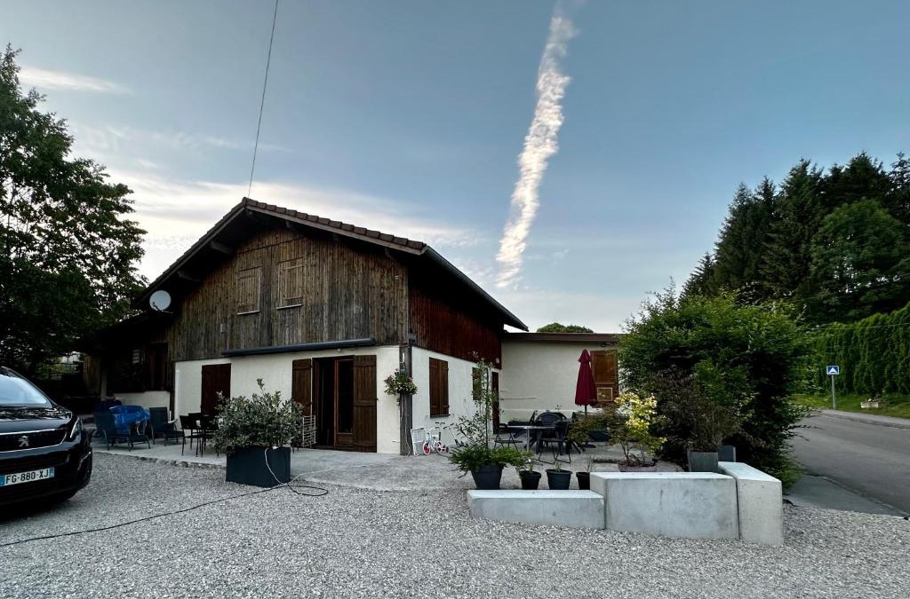 Monnet-la-Ville House | LA DRYADE