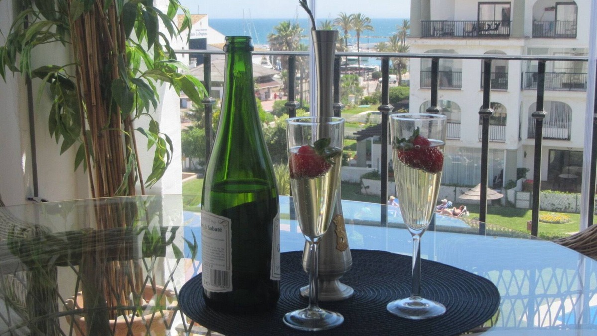 Manilva Apartment | La Duquesa Marina apartment 1035nLuxurious front line Beach Apt