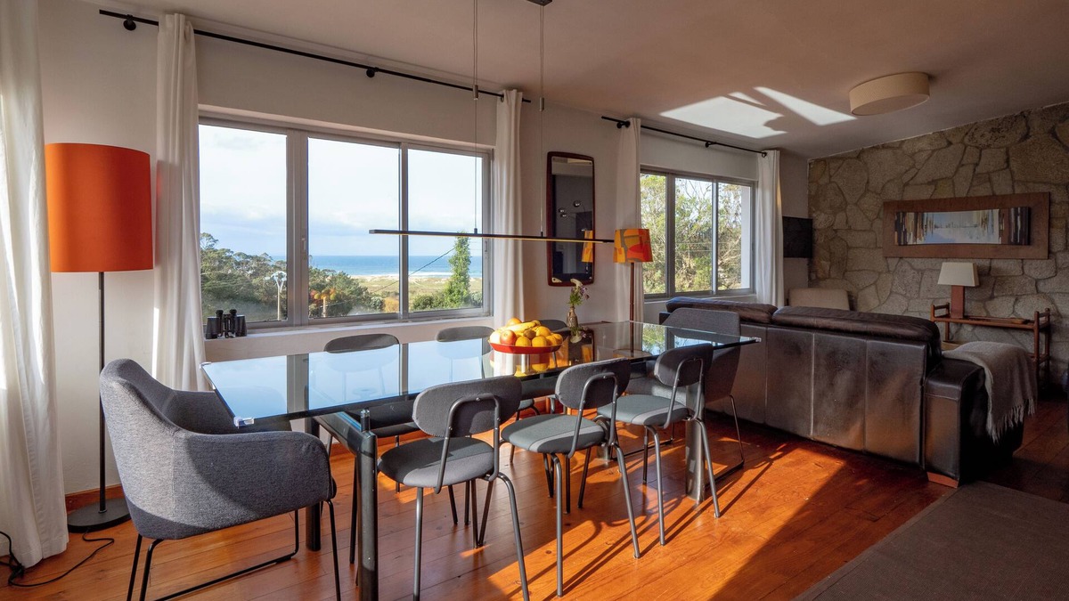 Ferrol House | La Entretenida - View and Sound of the Sea, Next to the Beach. Pet-Friendly.