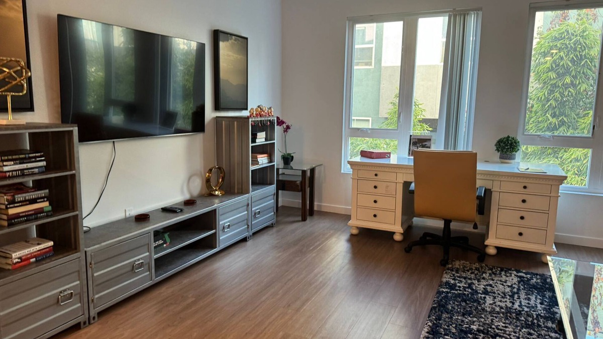 Little Tokyo House | LA Escape Cozy 2BR King in DTLA's Little Tokyo District