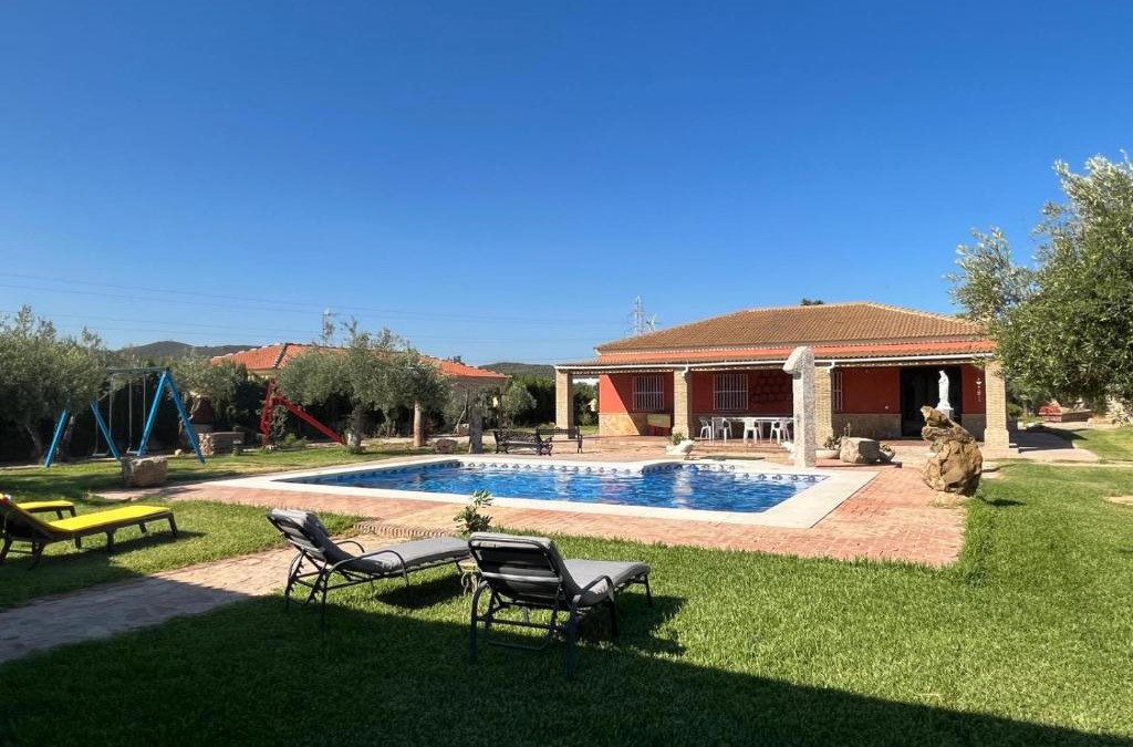 Lora Del Rio Villa | La Estacada