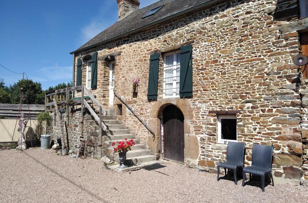 Menil-Vin House | La Ferme Blanche