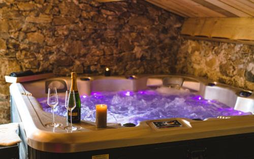 Lanarce House | La Ferme de Beauregard SPA -LANARCE 07660 - jacuzzi et sauna