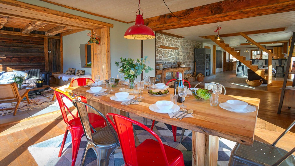 Mieussy Ski Chalet | La Ferme des Artistes - alpine home 10p with superb views - OVO Network