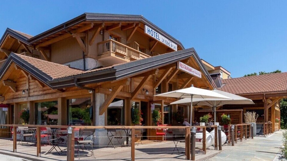 Thyez Hotel | La Ferme du Lac