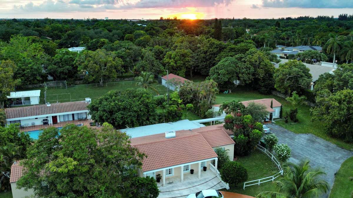 Glenvar Heights Cottage | La Finca Miami by SoFla Vacations