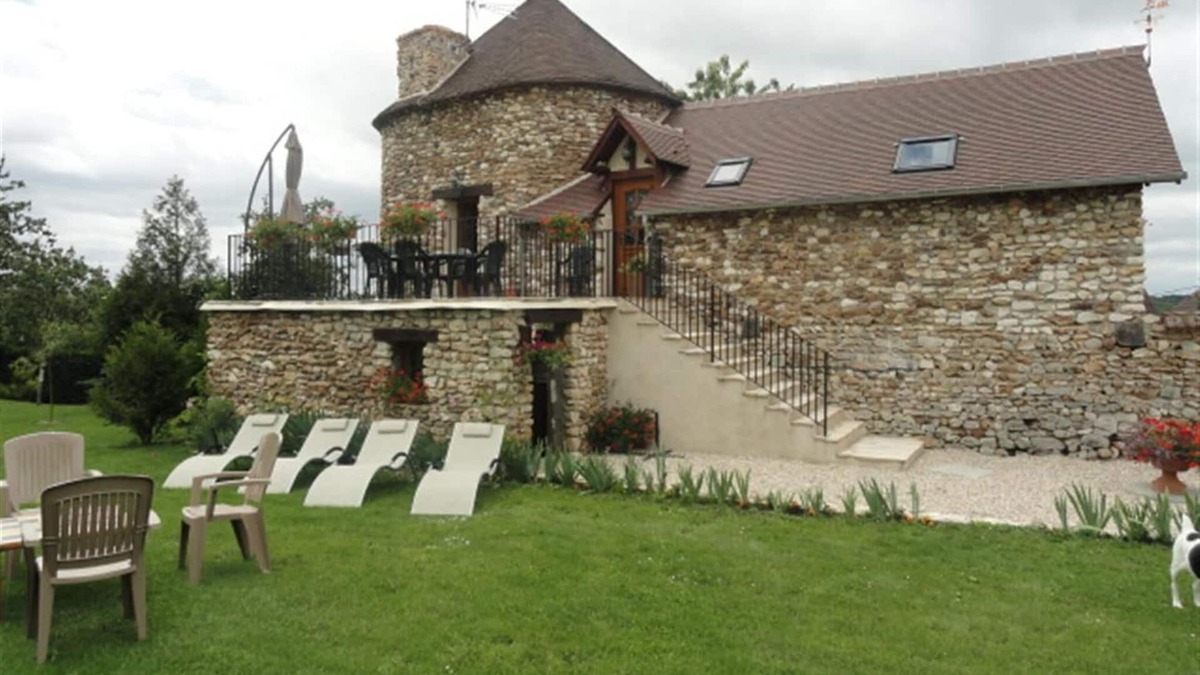 Saint-Etienne-sous-Bailleul Villa | La Tour-Villa-Family-Ensuite with Bath-Courtyard view