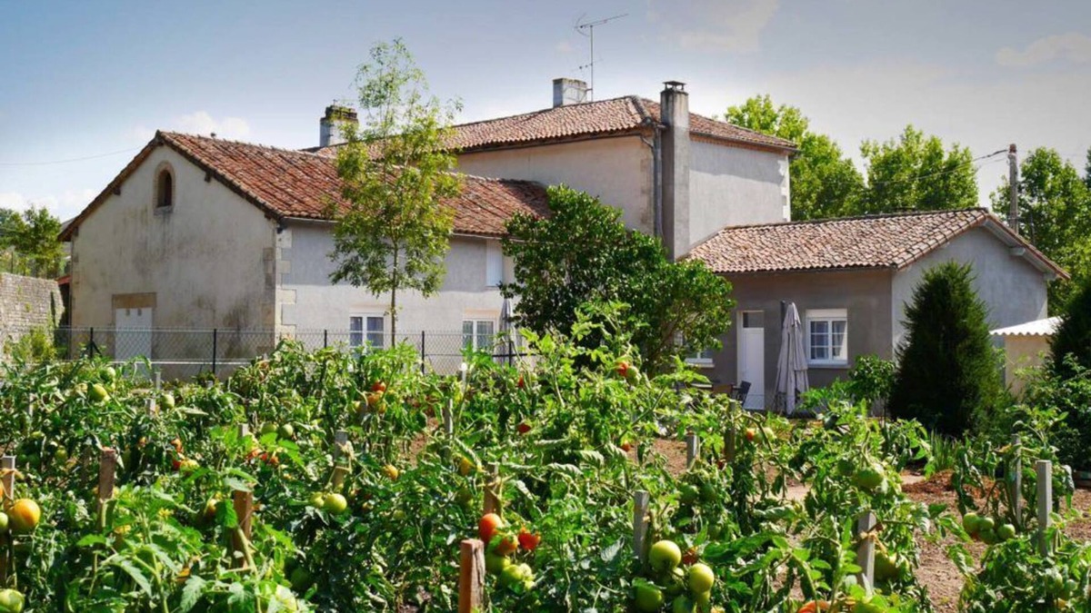 Charroux House | LA Gargouil UN Charmant Gite DE 14 Places