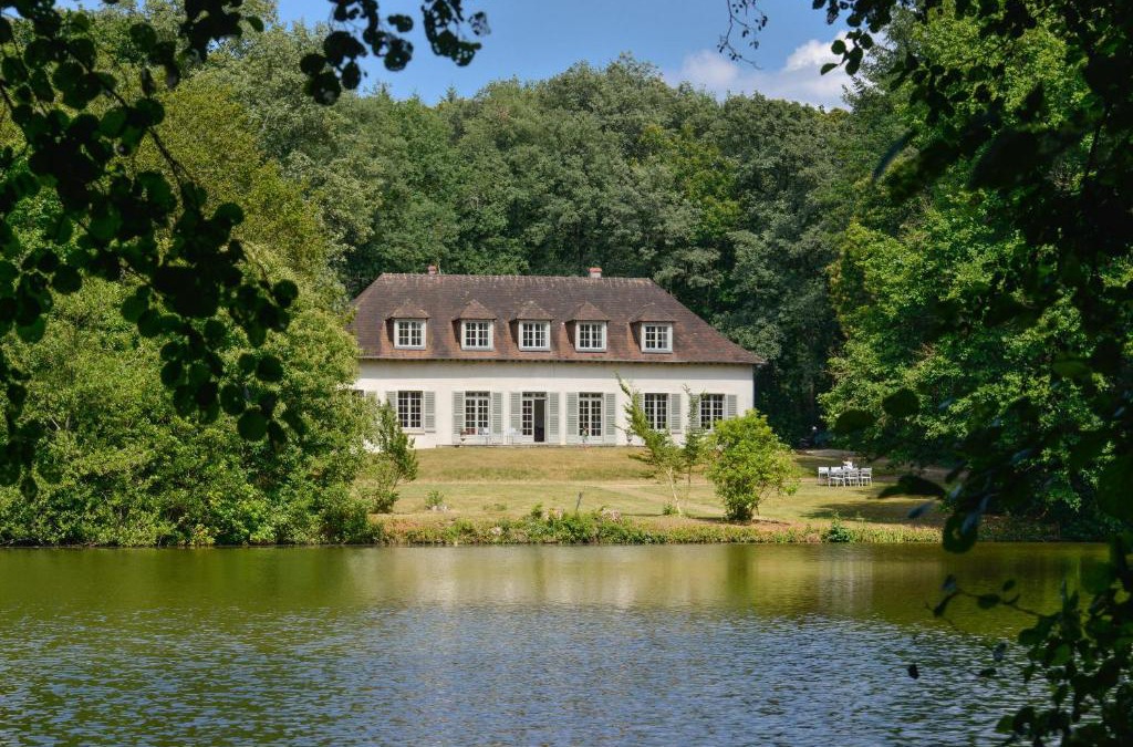 Mery-es-Bois House | La Genêtière - Grande maison avec étang en Sologne