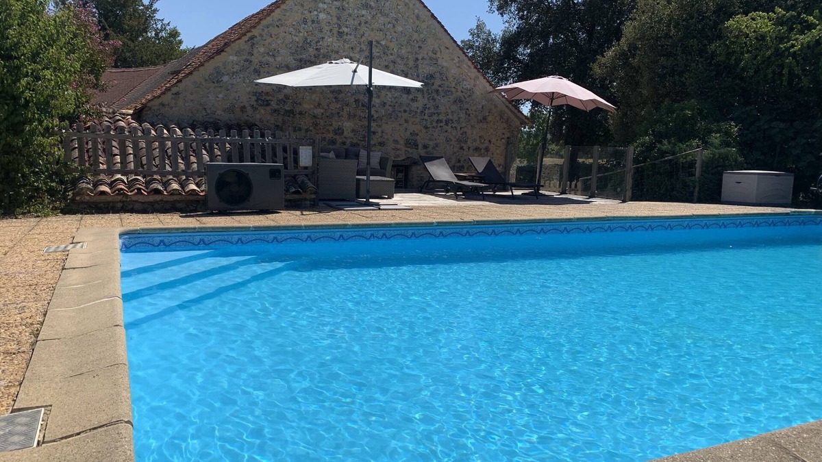 Beaumont-du-Perigord House | La Grange Dordogne - Traditional Barn, PRIVATE HEATED POOL in a Peaceful Hamlet