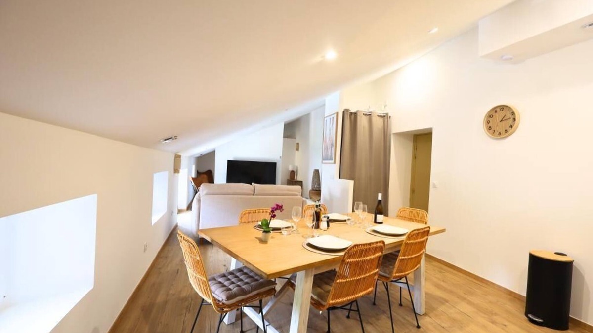 Camaret-sur-Aigues Apartment | La Grande Échappée Bohème - Large Loft Studio