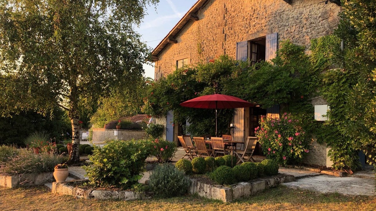 Saint-Martial-Viveyrol House | La Grange, beautiful barn conversion with private swimming pool in rural setting