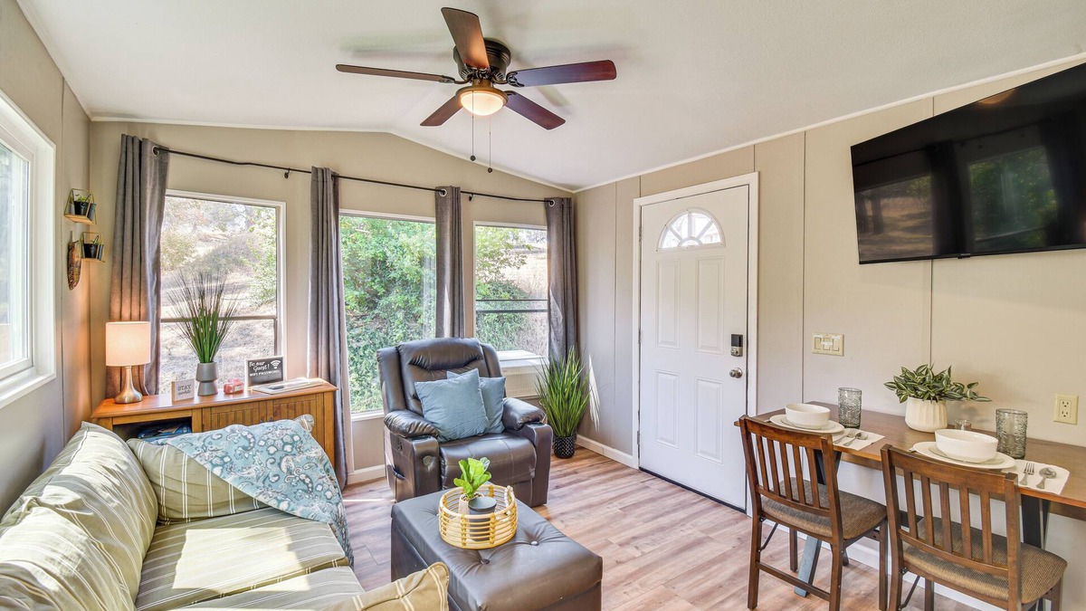 Coulterville Cottage | La Grange Home w/Covered Patio & Gas Grill!