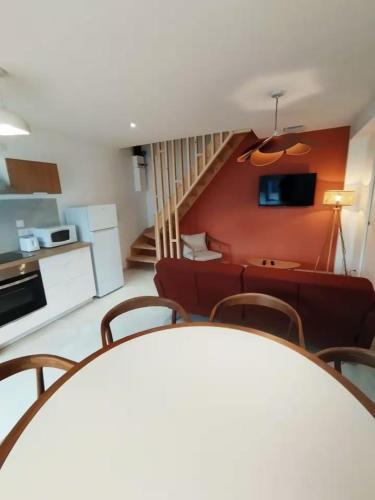 Jouy House | La Grange - Maison et Parking - Portes de Chartres