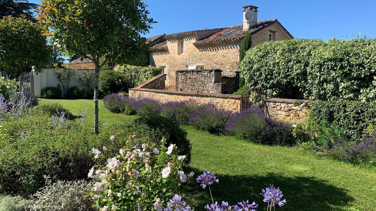 Salles House | La Grenoulliere open plan family Gite near pool and gardens